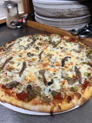 Pepperoni, mushroom, green pepper, green olive, anchovies