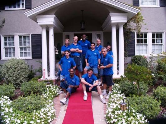 We provide RED CARPET treatment to all our clients! These gentleman are real employees, on a real Move job. Not models designed to mislead!