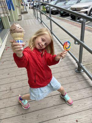 Ivy's Ice Cream right next door to the candy shop on Weirs Beach!