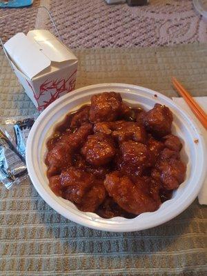 General Tso's chicken and steamed rice takeaway.