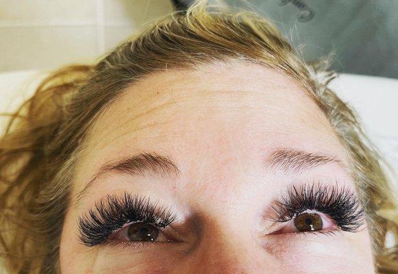 Long volume lashes