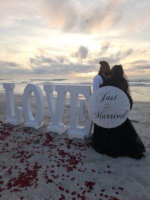 Beach elopement on Indian Rocks Beach Fl