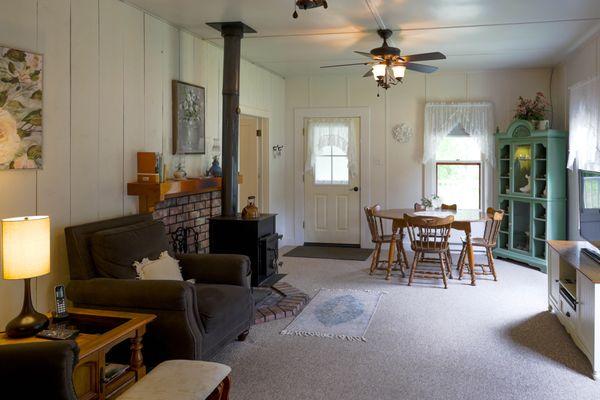 Carr Cottage - Living room