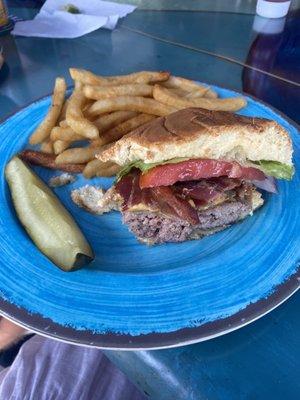 Beach Burger with bacon & Fries