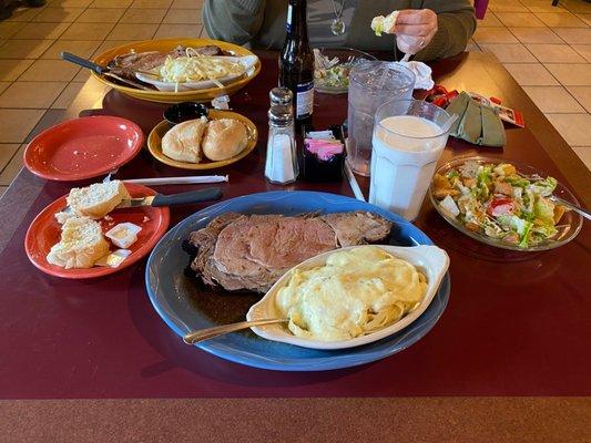 Prime Rib, Fettuccine Alfredo, Side Salad & Bread