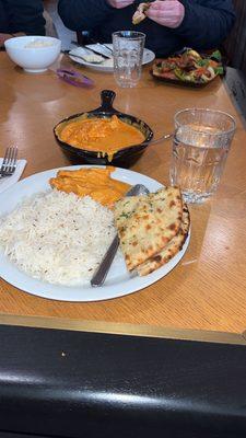 Butter chicken massala, white rice, Garlic Naan