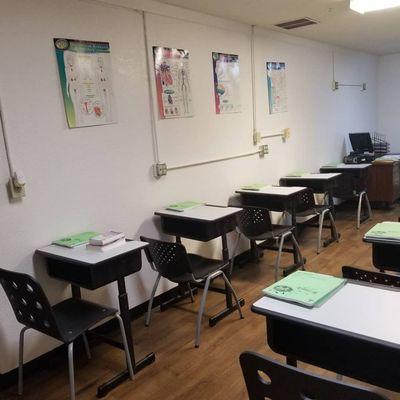 Spacious and comfortable classroom setting