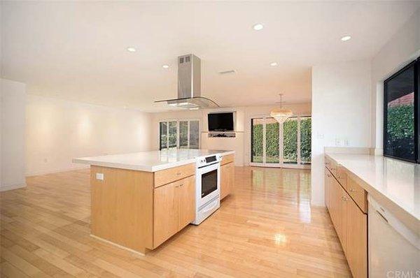 The range  Hood in the kitchen