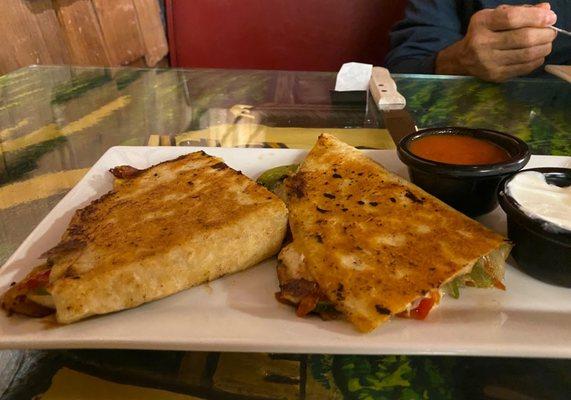 Cheese quesadilla with veggies