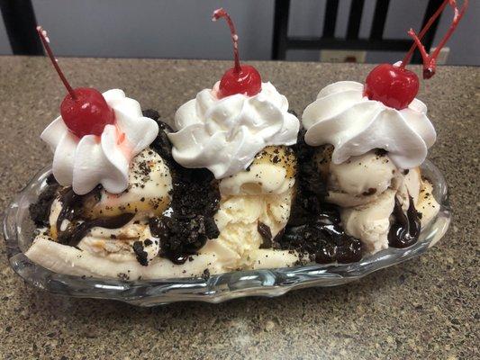 Banana split, you pick 3 ice creams and your toppings