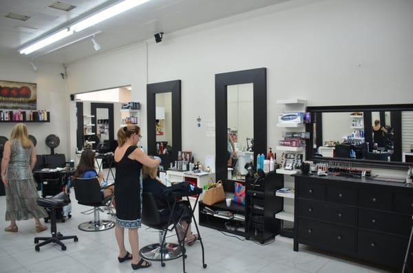 Spacious Open Salon!