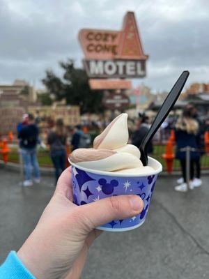 Swirl ice cream  in a cup.