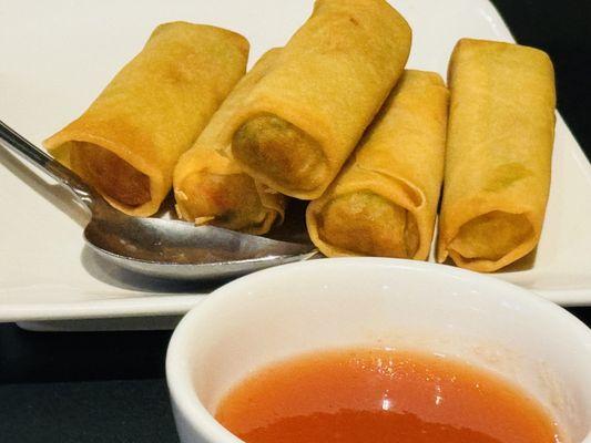 Egg rolls come with the lunch special