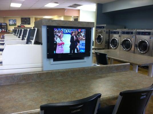 super nice tv's at the folding tables