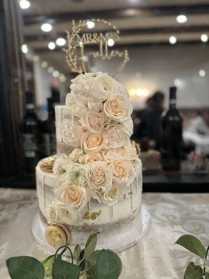 Our beautiful delicious wedding cake that was decorated with beautiful roses and delicious macaroons