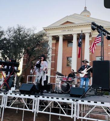 Great Event @ Katy City Hall. Live entertainment is one of our specialities. Musicians, Stilt Walkers, Face Painters, Balloon Twisters, MORE