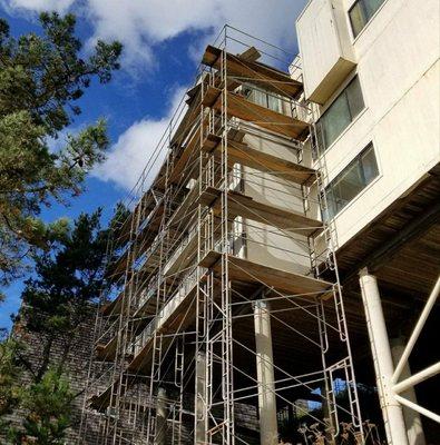 San Francisco steep hill, rear wall. Safety first; We stage as you work safely.