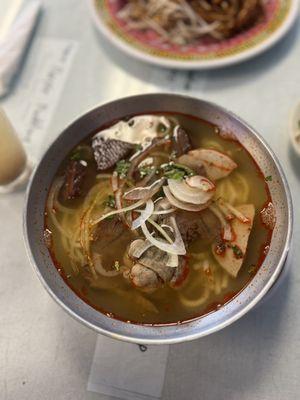 J1. Bun bo Hue