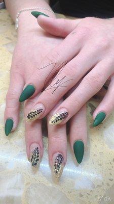 Say no more. Call us and get you this set of nails. 
Done by Vi!