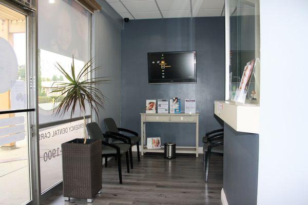 SmyLife Dental waiting area