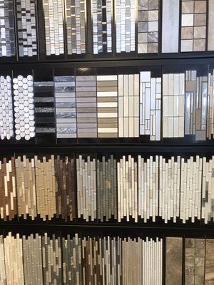 We offer a wide selection of all flooring and deco in our showroom.