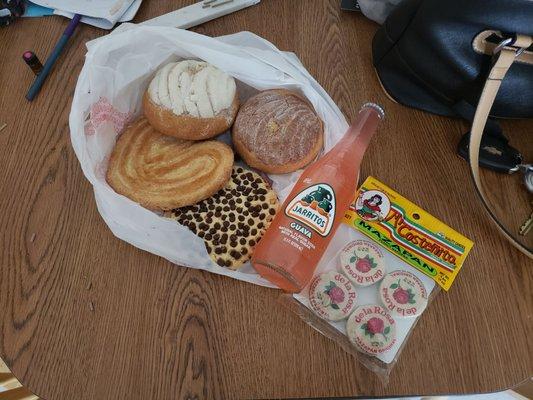 Conchas, cookies, sweets, and Jarritos