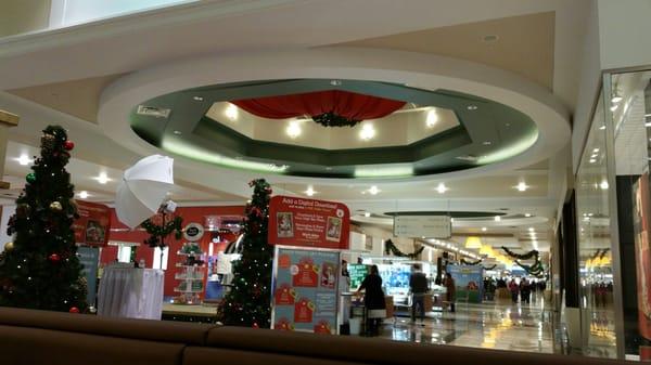 The inside of the mall by food court entrance