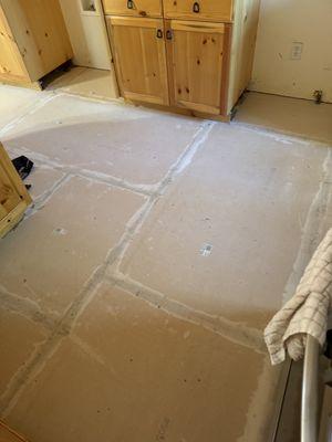 Cabin floor insulation