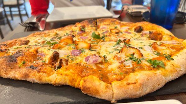 Kashmiri chicken pizza