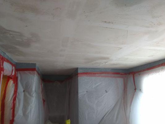 Popcorn ceiling scrape