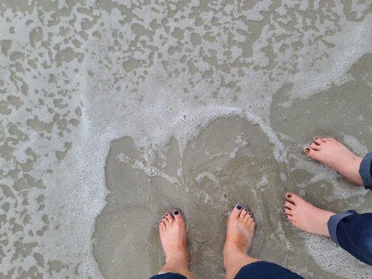 Fresh pedicures for the beach!