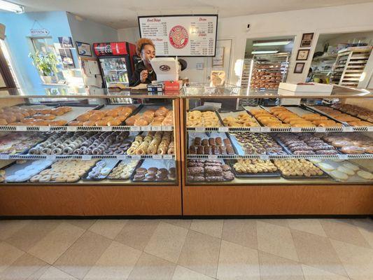 Stopped in to grab some early morning treats and so glad we did!  These donuts were amazing.  My favorite was the vanilla coconut