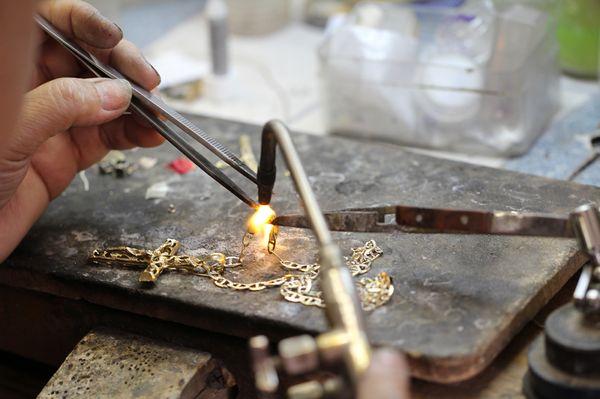 Need a jewelry repair? We fix broken bracelets, necklaces, rings etc.
  Expert jewelry repair on site.