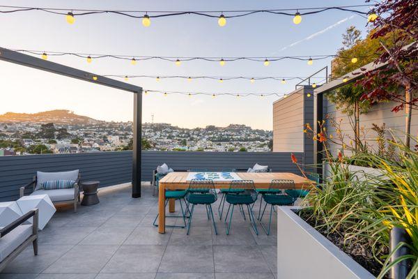 Roofdeck lounge with view