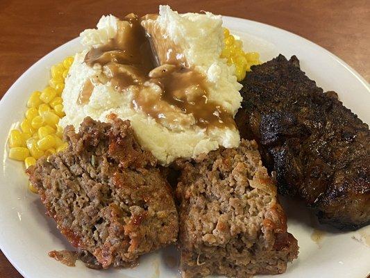 Meatloaf, steak, taters and corn. That's heaven to me! Everything was very good