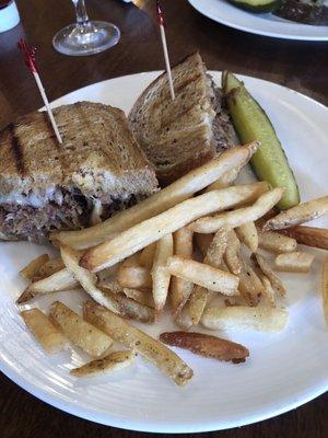 Smoked brisket Ruben