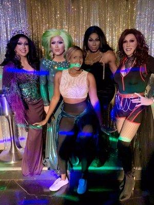 Photo op with the queens!