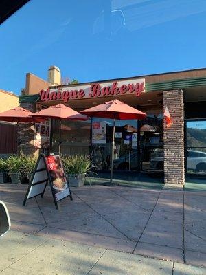 The best barbaree bread! Open during the pandemic for picking up freshly baked bread!