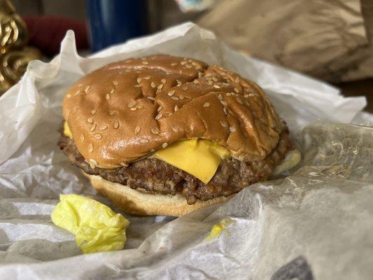 Cheeseburger - 5/5 - made to order and delicious. Reminds me of my childhood