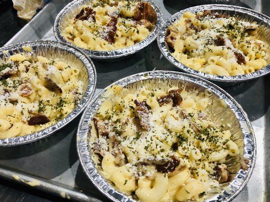 Mac & Cheese w/ steak