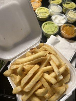 Crispy fries and all the toppings on the side