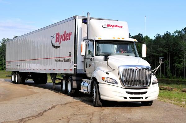 Tandem Axle Daycab & Trailer Set