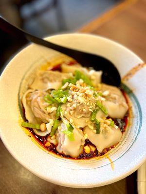 Hot oil pork with vegetable wontons