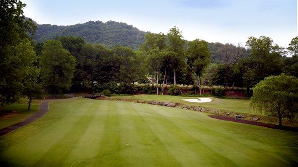 Approach shot at hole 17