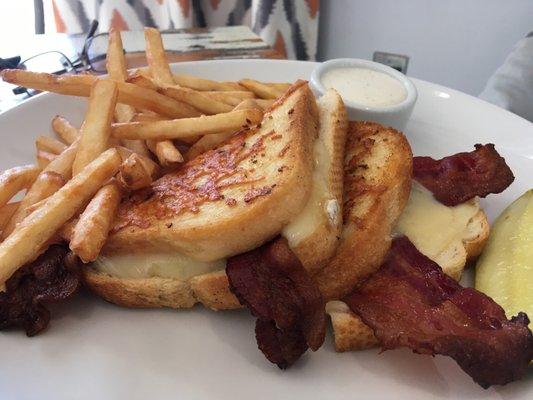 Grilled cheese with fries