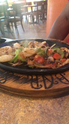 Lunch shrimp fajitas