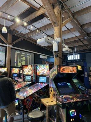 Great selection of retro arcade cabinets & newer pinball machines