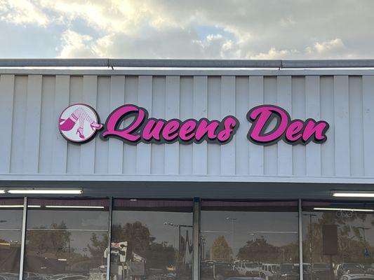 Queens Den