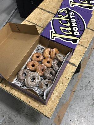 Boxes are huge - could probably fit two dozen but they only put one. This is a mix of regular and chocolate yeast donuts.