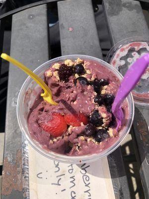 Legend berry Açaí bowl